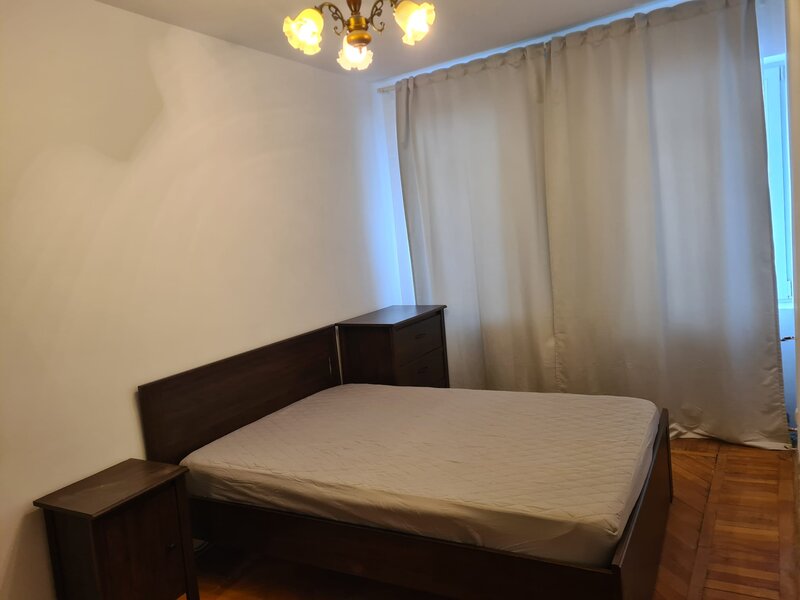 Piata Romana, coloane, 3 camere inchiriere