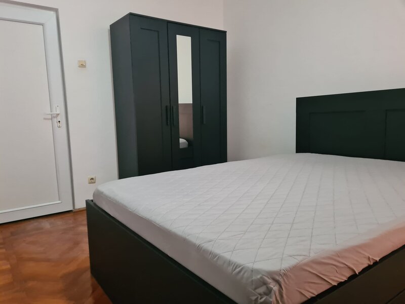 Piata Romana, coloane, 3 camere inchiriere