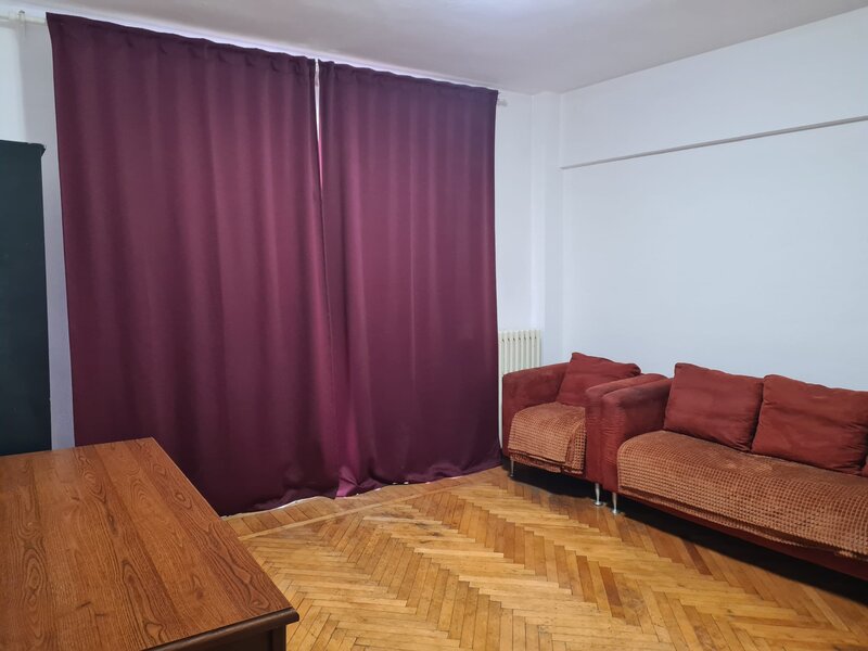 Piata Romana, coloane, 3 camere inchiriere